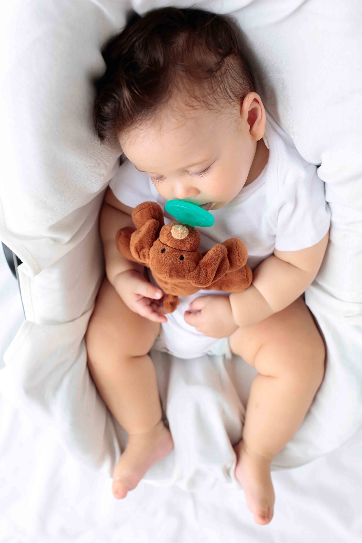 SLEEP BUDDY Schlaf Kuscheltier mit Schnuller Braunbär Moi-braun
