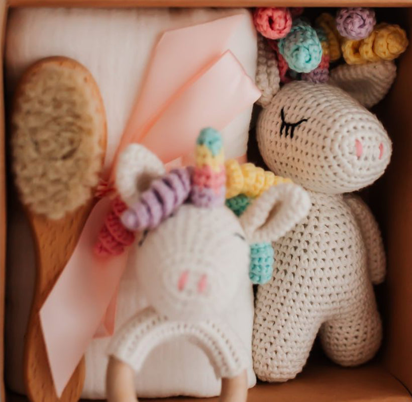 Coffret cadeau Licorne pour nouveau-né – Essentiels – Coffret bébé – Baby Shower