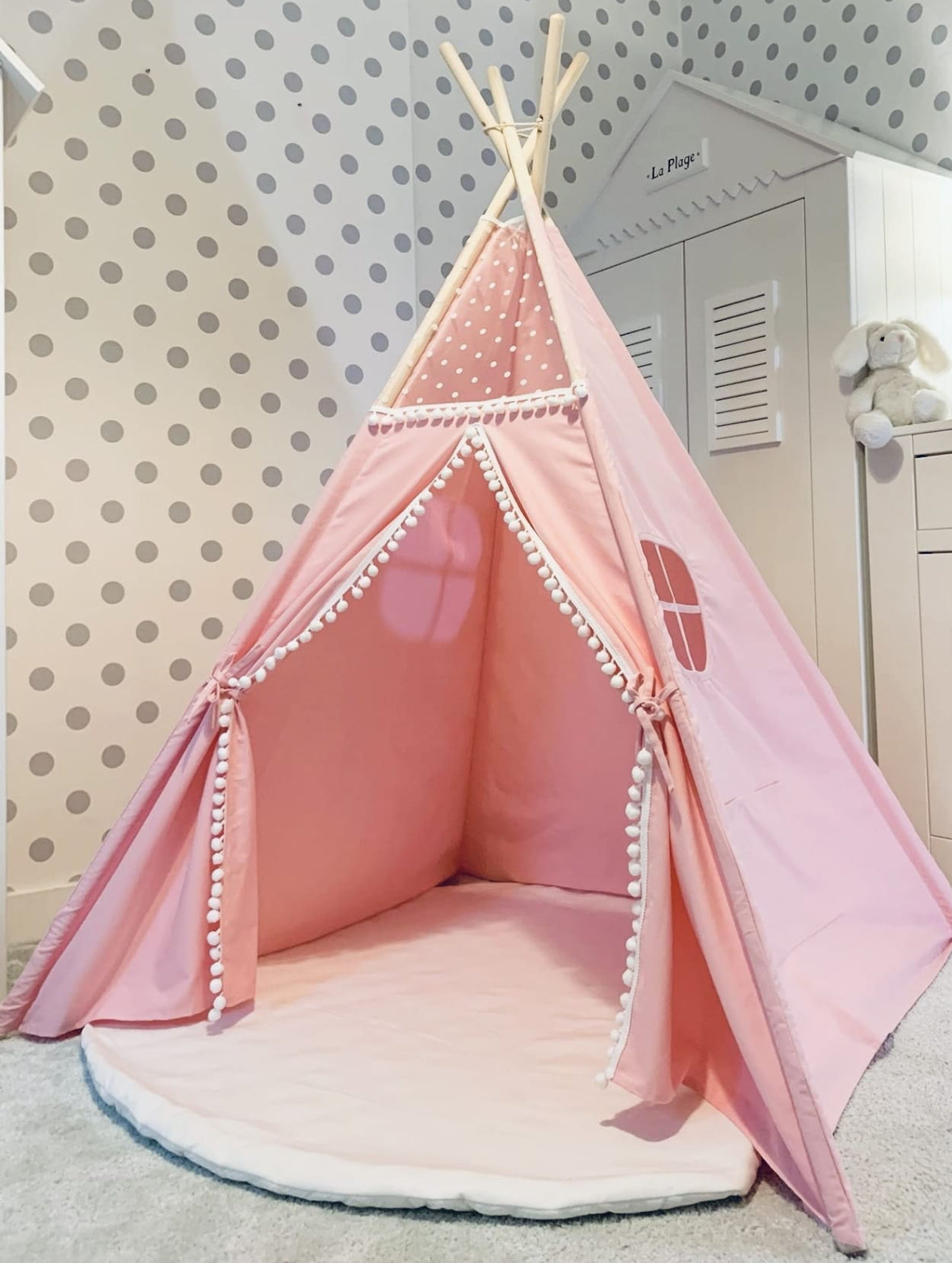 Tipi with Pompoms pink