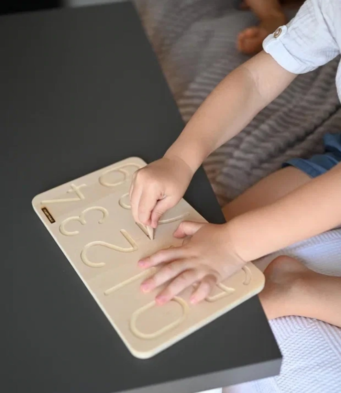 tableau en bois pour écrire les chiffres