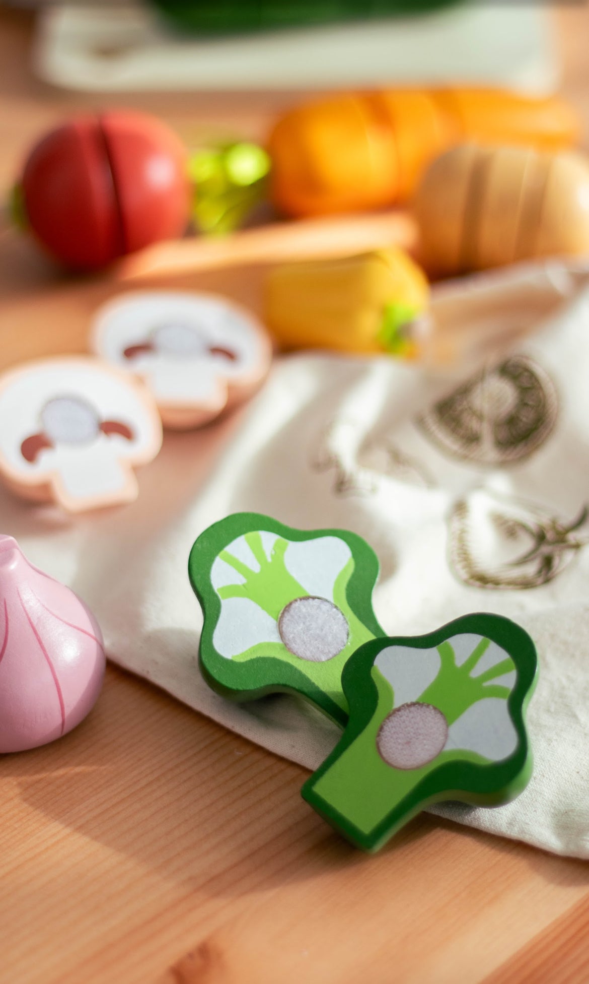 Wooden vegetable cutting set