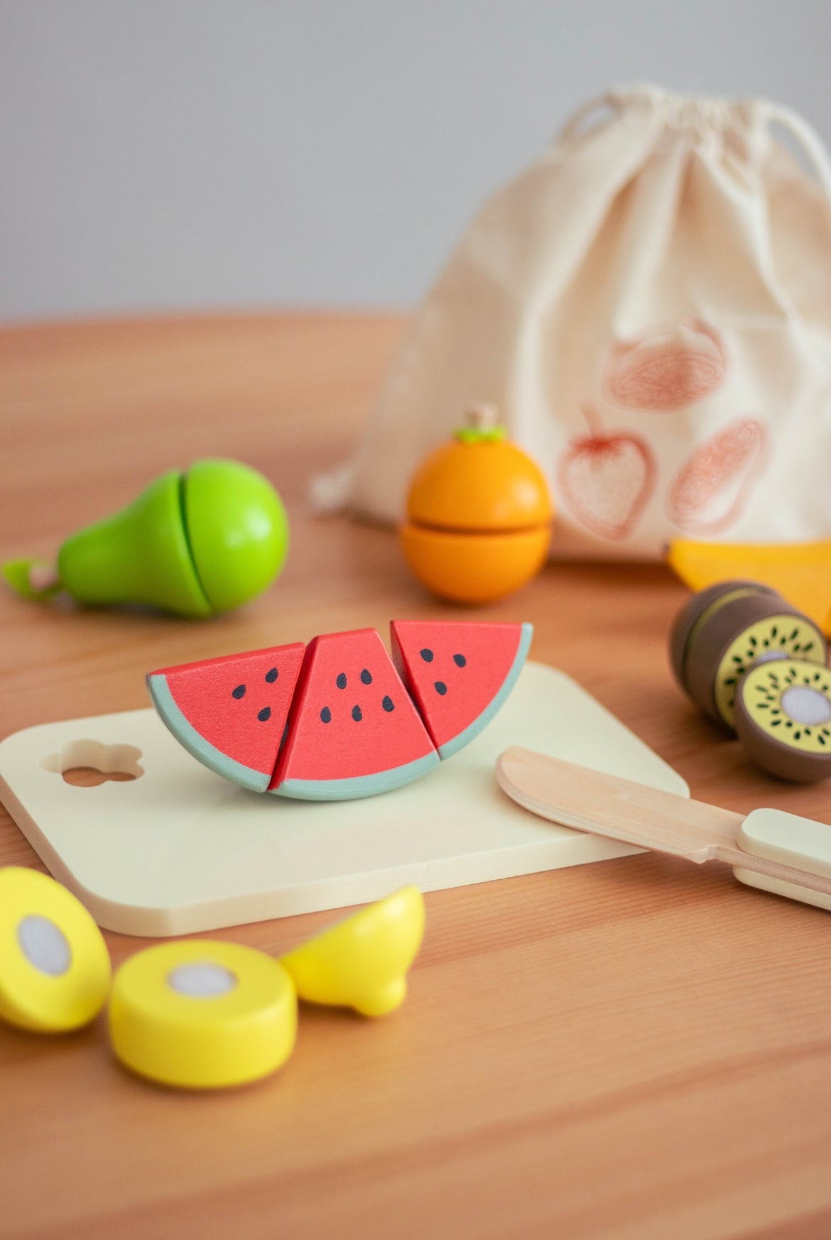 Wooden fruit cutting set