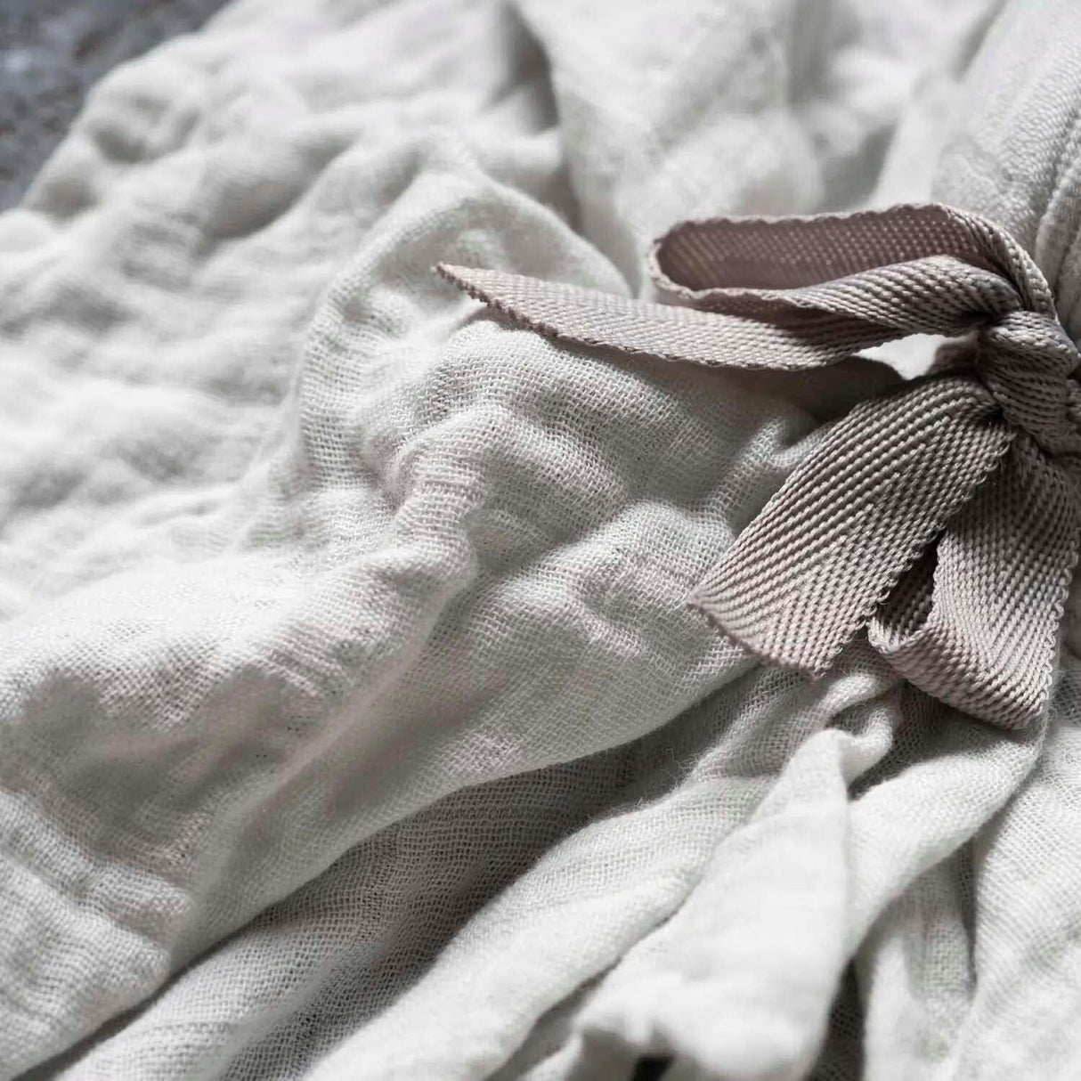 lange bébé en mousseline bio grise