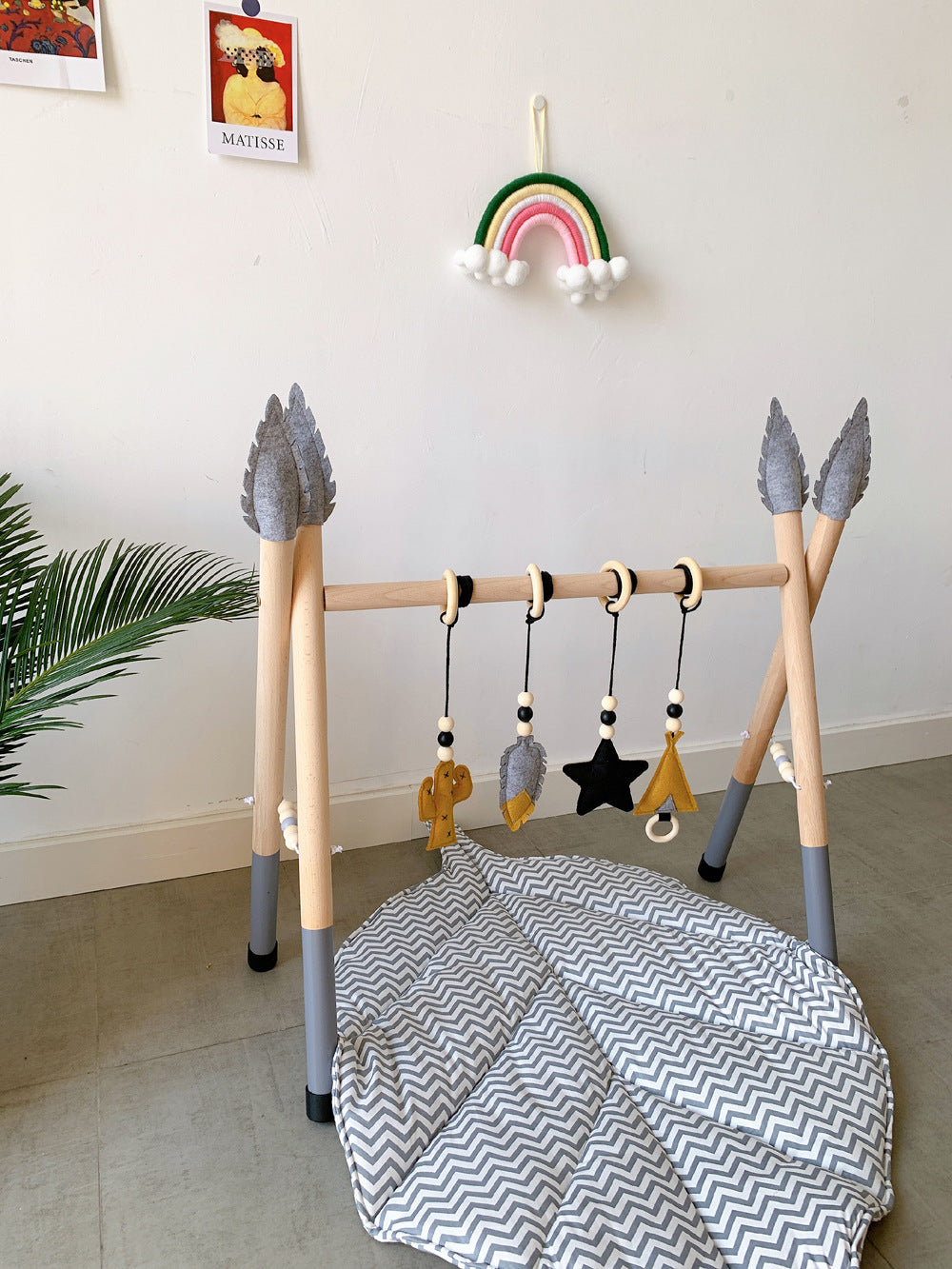 Play arch baby gym made of wood and felt - cactus teepee