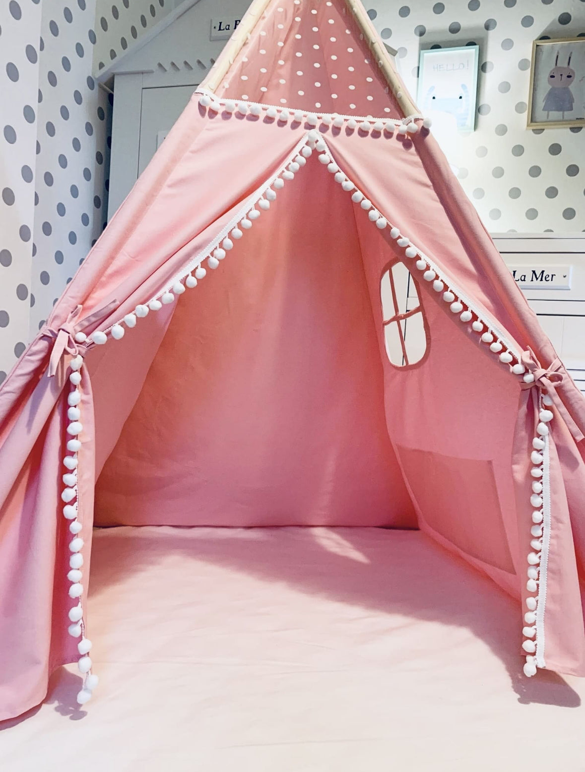 Tipi with Pompoms pink