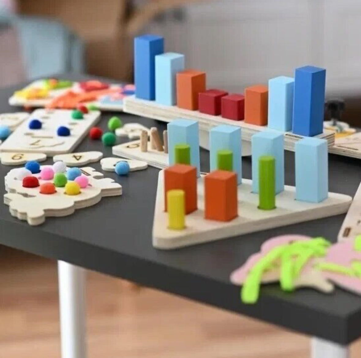 Jeu éducatif de tri de formes 3D