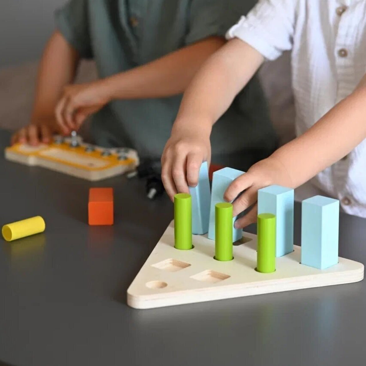 Jeu éducatif de tri de formes 3D