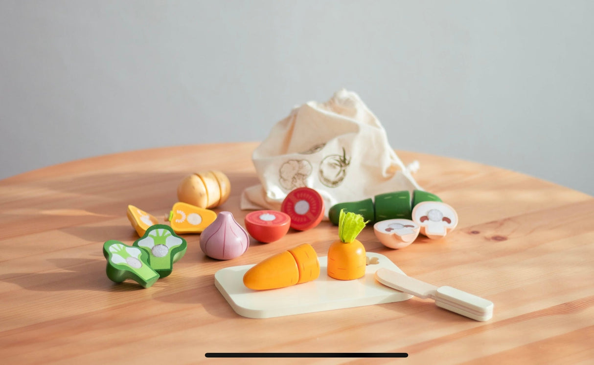 Wooden vegetable cutting set